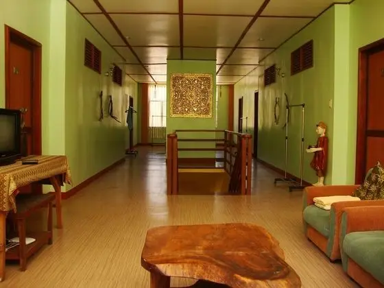 Lolo Oyong Pension House