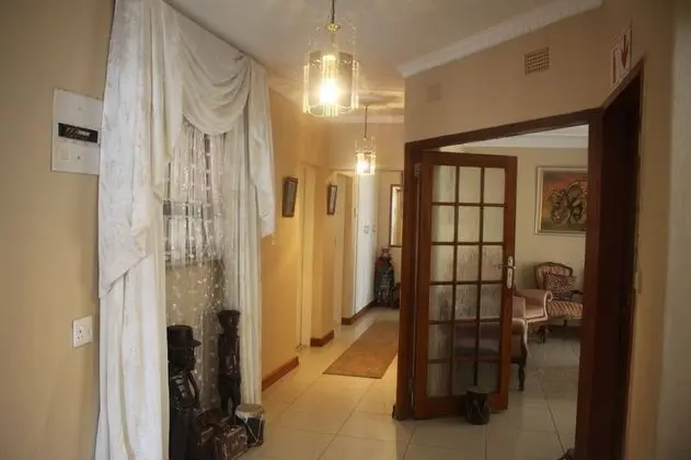 Lolos Bed & Breakfast - İç Mekan