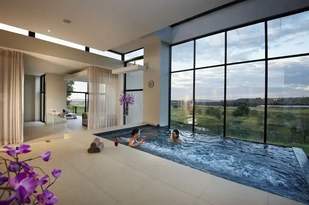 Lombardy Boutique Hotel & Conference Centre - Havuz