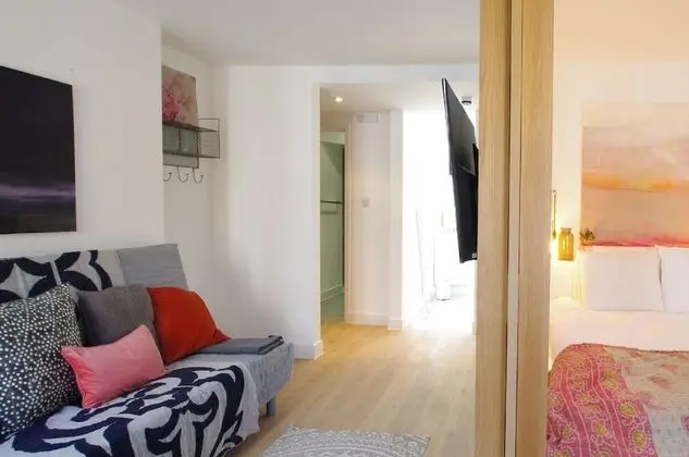 The London Agent Fitzrovia Studio 2