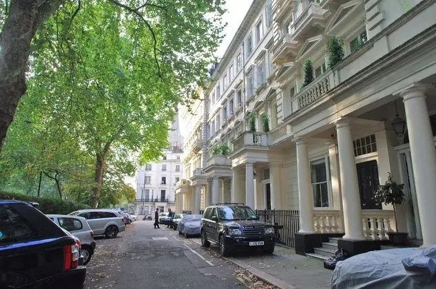 The London Agent Hyde Park King Bed