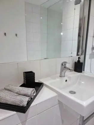 London City Stays - Modern 2 Bedroom Apartment With Free Parking AND GYM Access - Banyo Tipleri