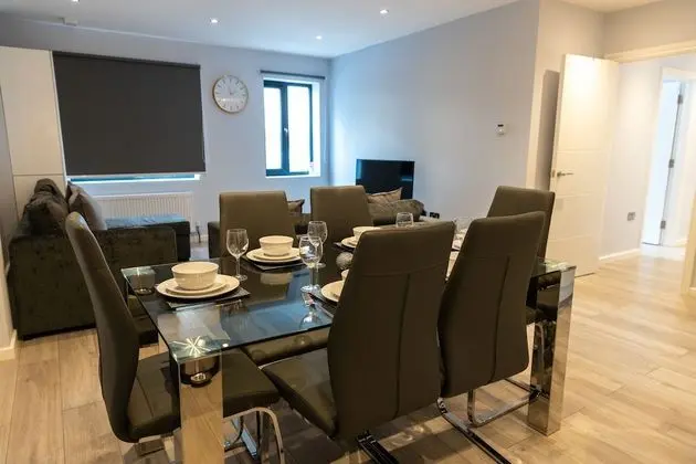 London Heathrow Bath Road Flats