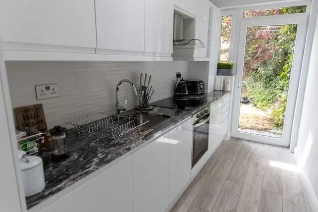 London Northwick Park by Riis Property - Mutfak