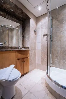 London Plaza Serviced Apartments