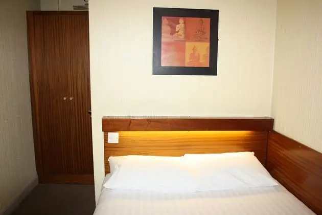 London Visitors Hotel