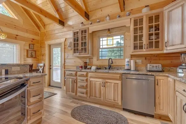 Lone Wolf Lodge by Jackson Mountain Homes - Mutfak