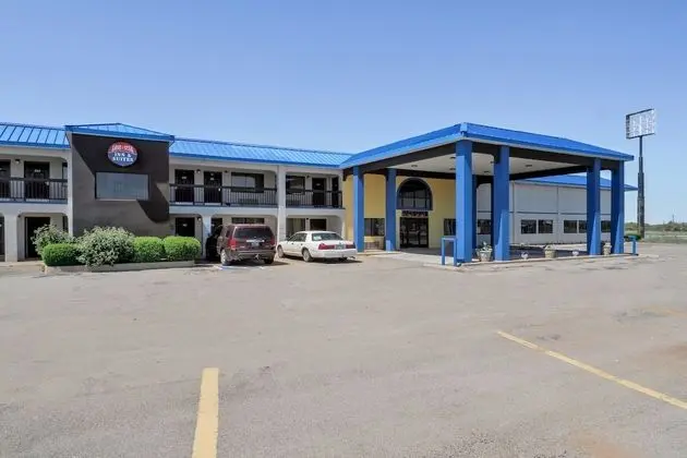 Lonestar Inn & Suites, Erick OK – Hwy 40 BY OYO