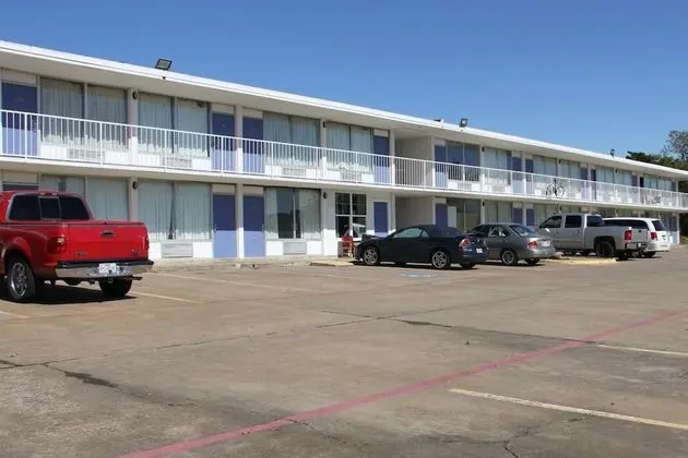 LoneStar Inn & Suites - Dış Mekan