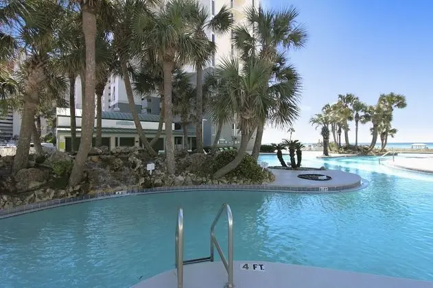 Long Beach by Book That Condo - Havuz