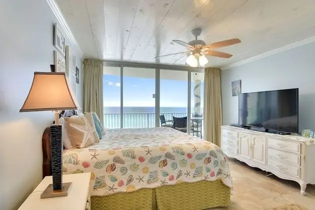 Long Beach by Book That Condo - Oda