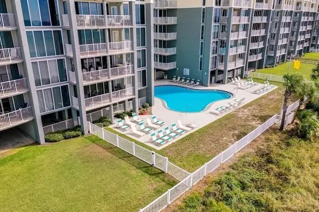Long Beach by Forehand Rentals - Havuz