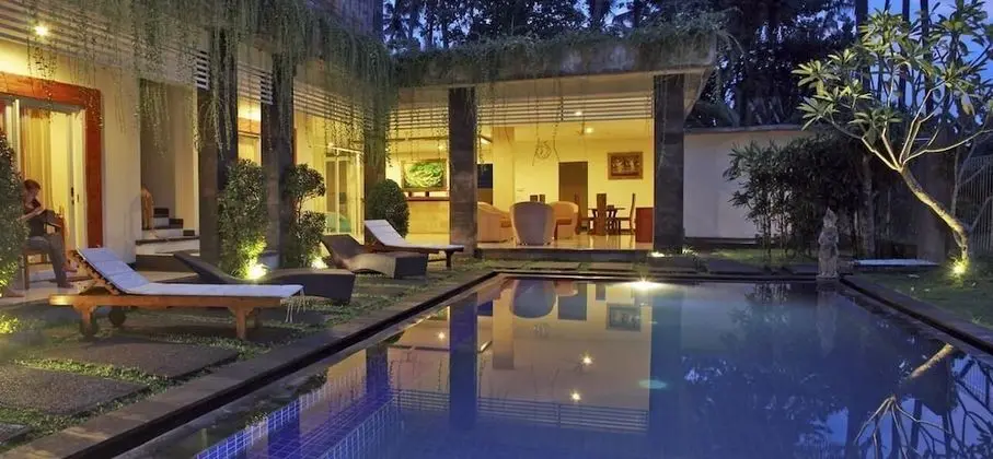 Long Lane Homestay Bali - Havuz