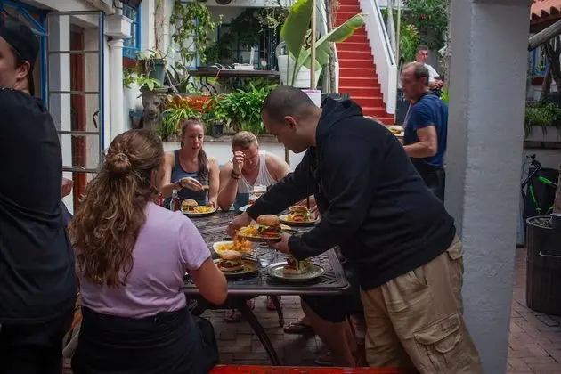 Long Street Backpackers - Yerinde Yemek