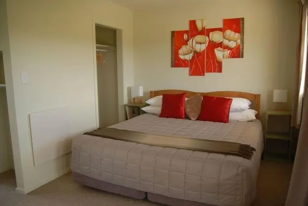 Longbourne Lodge Motel