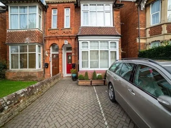 Lonsdale Guest House