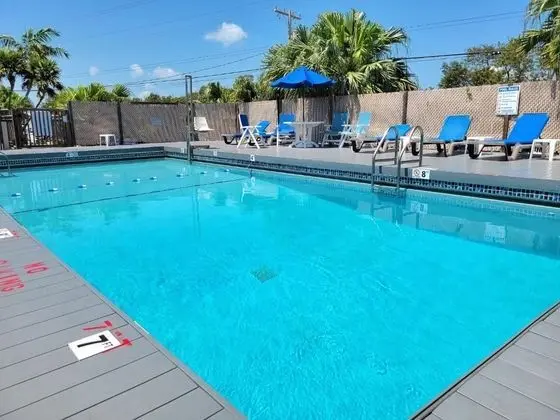 Looe Key Reef Resort - Havuz