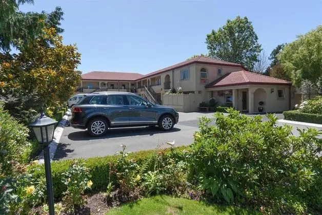 Lorenzo Motor Lodge
