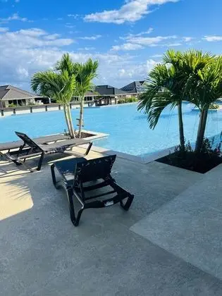 Loris's Seaview