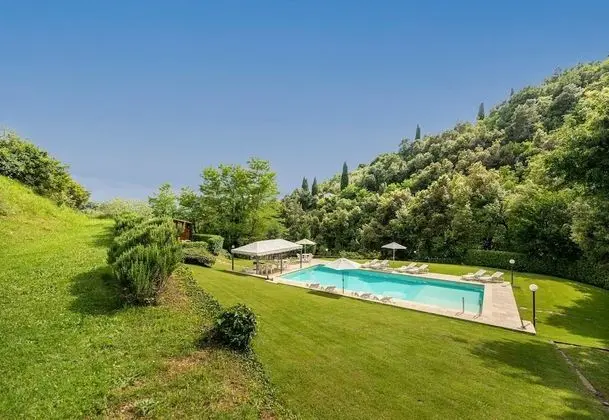 Loro 4 With Shared Pool And Tennis