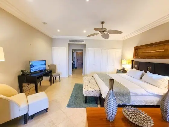 Los Corales Cozy Garden Views Condo C202 - Oda