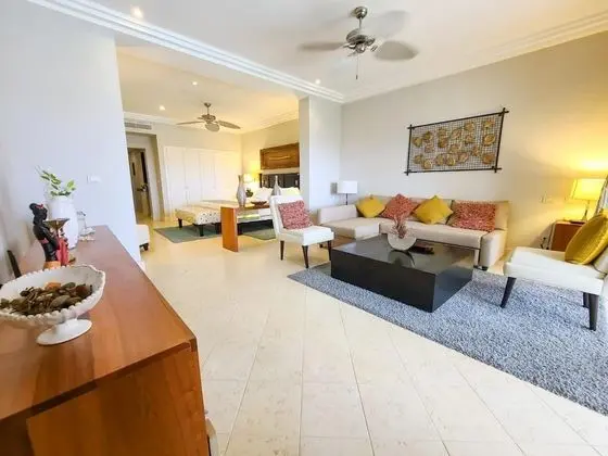 Los Corales Cozy Garden Views Condo C202 - Oda