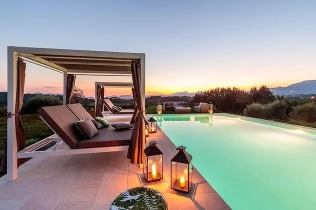 Lose THE World Find Yourself Villa Duemani 8 Bedrooms Panoramic Pool SPA