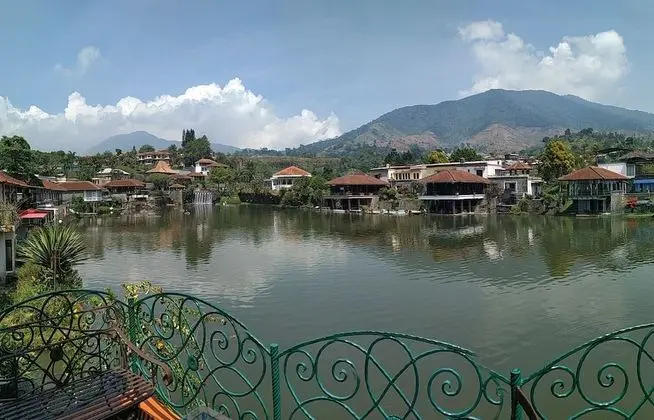 Villa Lot 5 Lake View for 30 pax