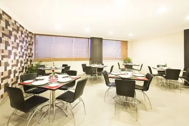 The Lotus - Apartment Hotel, Burkit Road - Yerinde Yemek