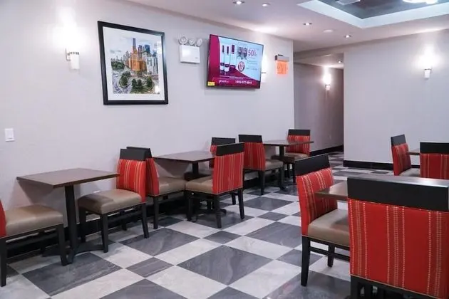 Lotus BLU Inn & Suites - Yerinde Yemek