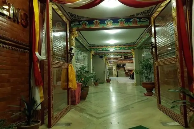 Hotel Lotus Gems - Dış Mekan