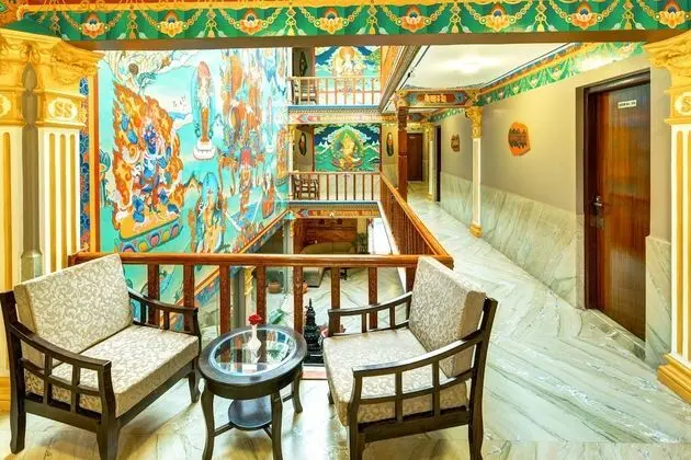 Hotel Lotus Gems - Lobi