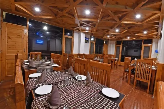 Lotus Inn Rothang View - Yerinde Yemek