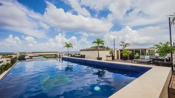 Lotus Luxury Condo - Havuz