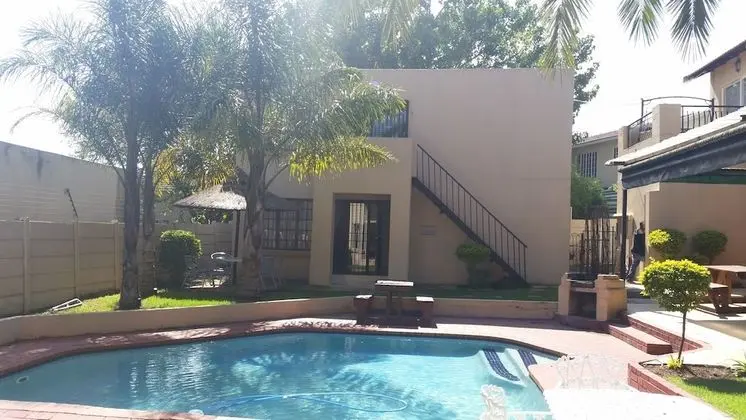 Louhallas Bed & Breakfast - Havuz