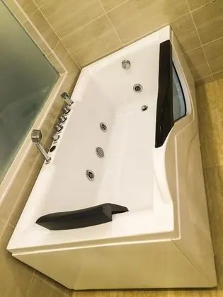 LOUIS HOTEL