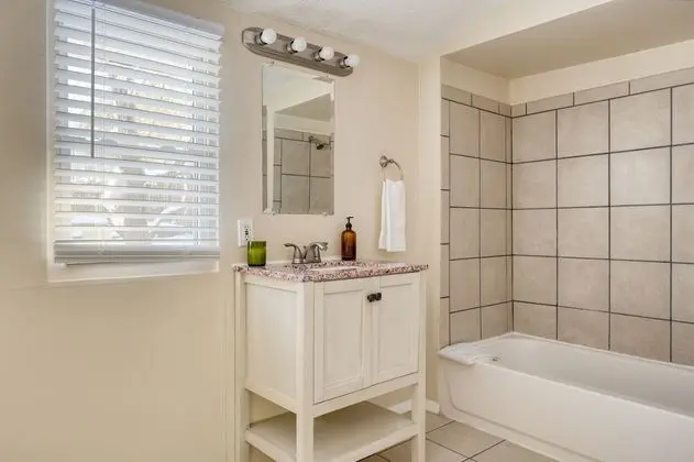 Louise by Avantstay Cute Nashville Home w/ Large Yard & Firepit! - İç Mekan