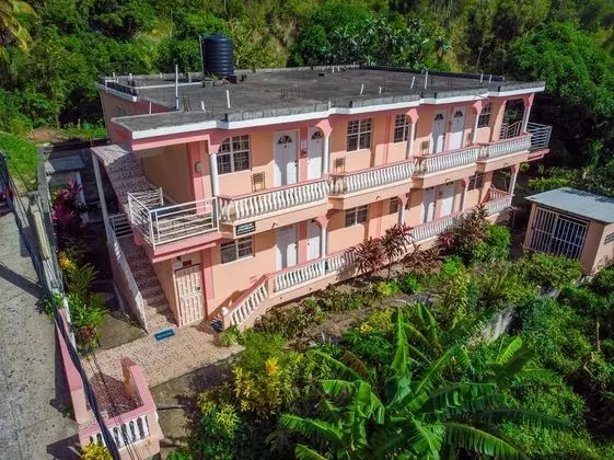 Louislyn Apartments