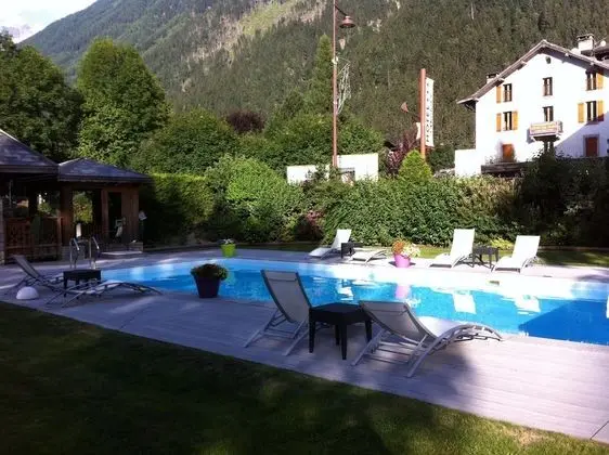 Hotel L'Oustalet - Havuz