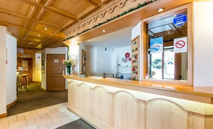 Hotel L'Oustalet - Lobi