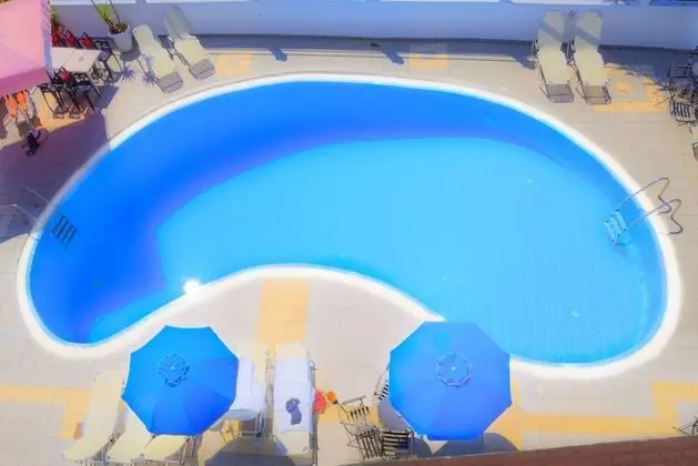 Louvre Hotel - Havuz