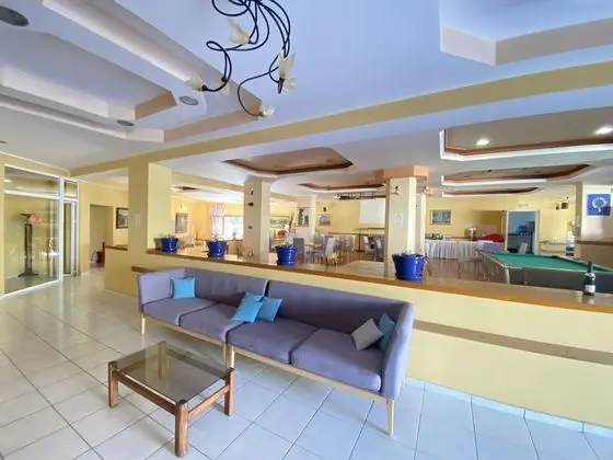 Louvre Hotel - Lobi