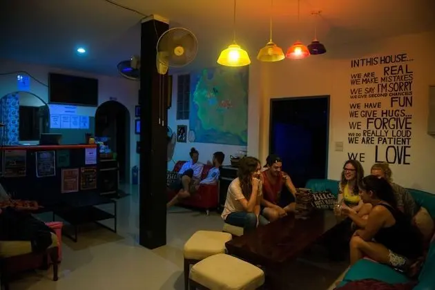 Love Station Hostel - Lobi