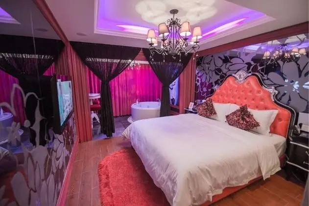 Love of Swan Theme Hotel