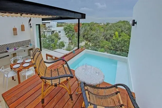 Loveboat Penthouse Studio With Private Splash Pool – PENTHOUSE 5 B – By Salt-Kisses