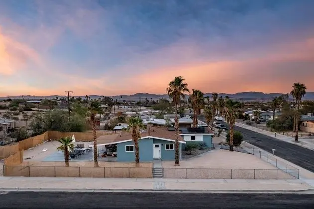 Lovegrass by Avantstay Desert Haven w/ Stunning Patio w/ Ping Pong! - İç Mekan