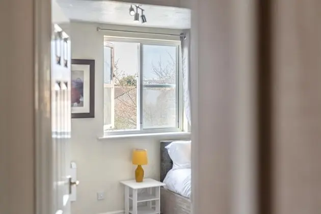 Lovegrove Contractor Stay With Free Wi-fi in Slough - Lobi