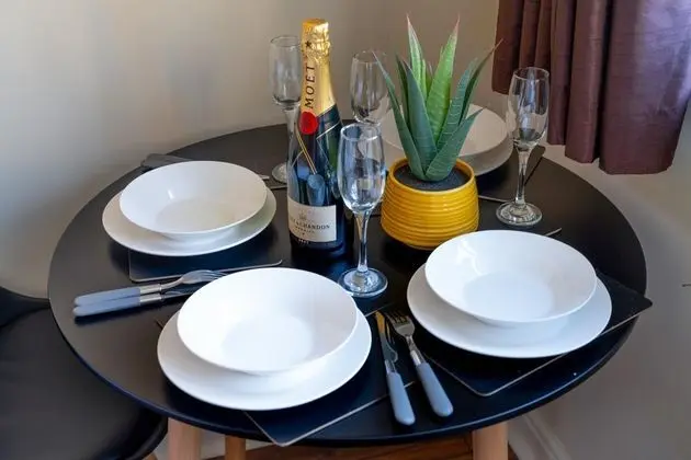 Lovegrove Contractor Stay With Free Wi-fi in Slough - Yerinde Yemek