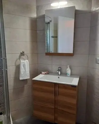Lovely 1-bed Apartment in Metaxata - Banyo Tipleri
