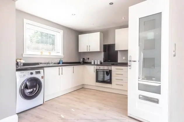 Lovely 1-bed Cottage in Kelty With Hot Tub - Mutfak